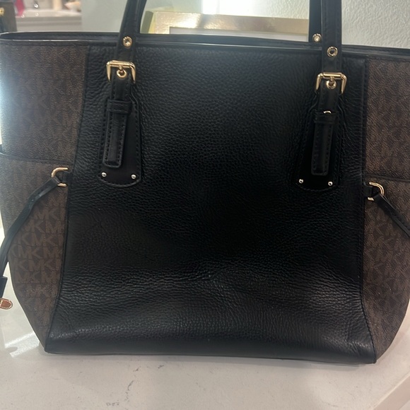 Michael Kors Voyager East West Tote - leather, canvas and calf hair. - Picture 8 of 11